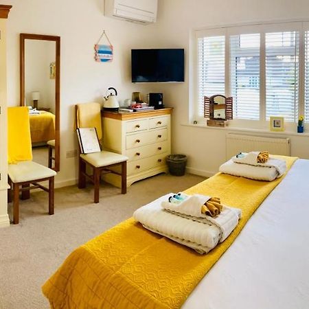Avon Beach Bed & Breakfast Christchurch  Eksteriør billede